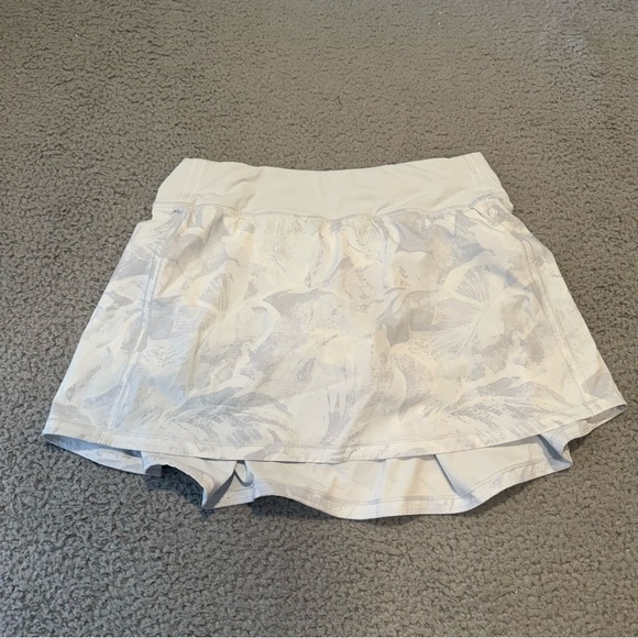 Lululemon Pace Rival Skirt No Panels 15" Mini Tropical Shadow Starlight White 6 - Picture 1 of 11